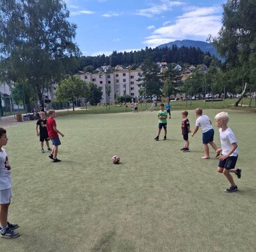 Prvi počitniški teden Družin-ko veliko vode, igre, smeha in malih poletnih zgodb (7)